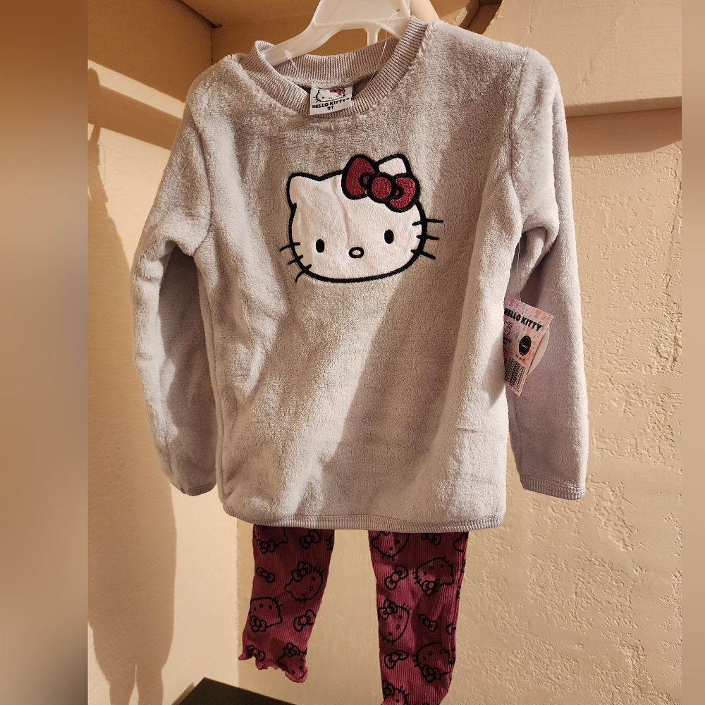 NWT. Fuzzy Hello Kitty 2pc outfit.  3T.